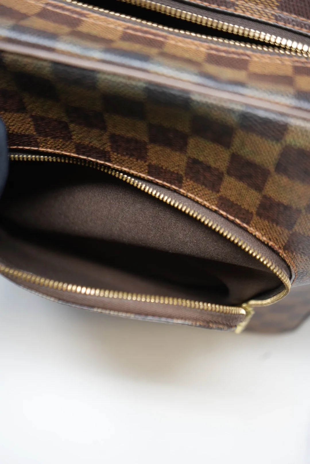 LOUIS VUITTON 2006 Damier Ebene Olav