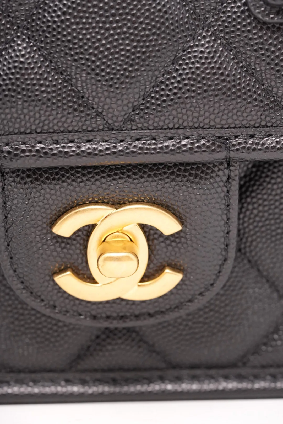 Pre-Owned Chanel 22K Flap with Top Handle Caviar