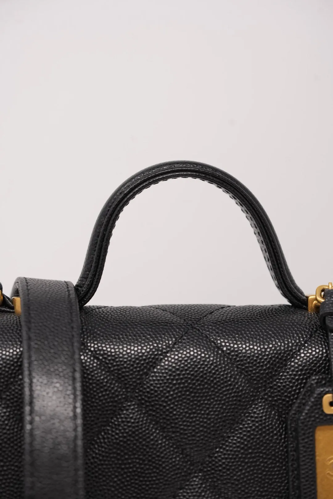 Pre-Owned Chanel 22K Flap with Top Handle Caviar