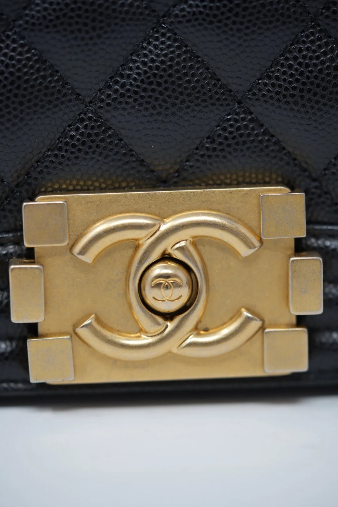 Pre-Owned CHANEL BOY HANDBAG MEDIUM CAVIAR Black