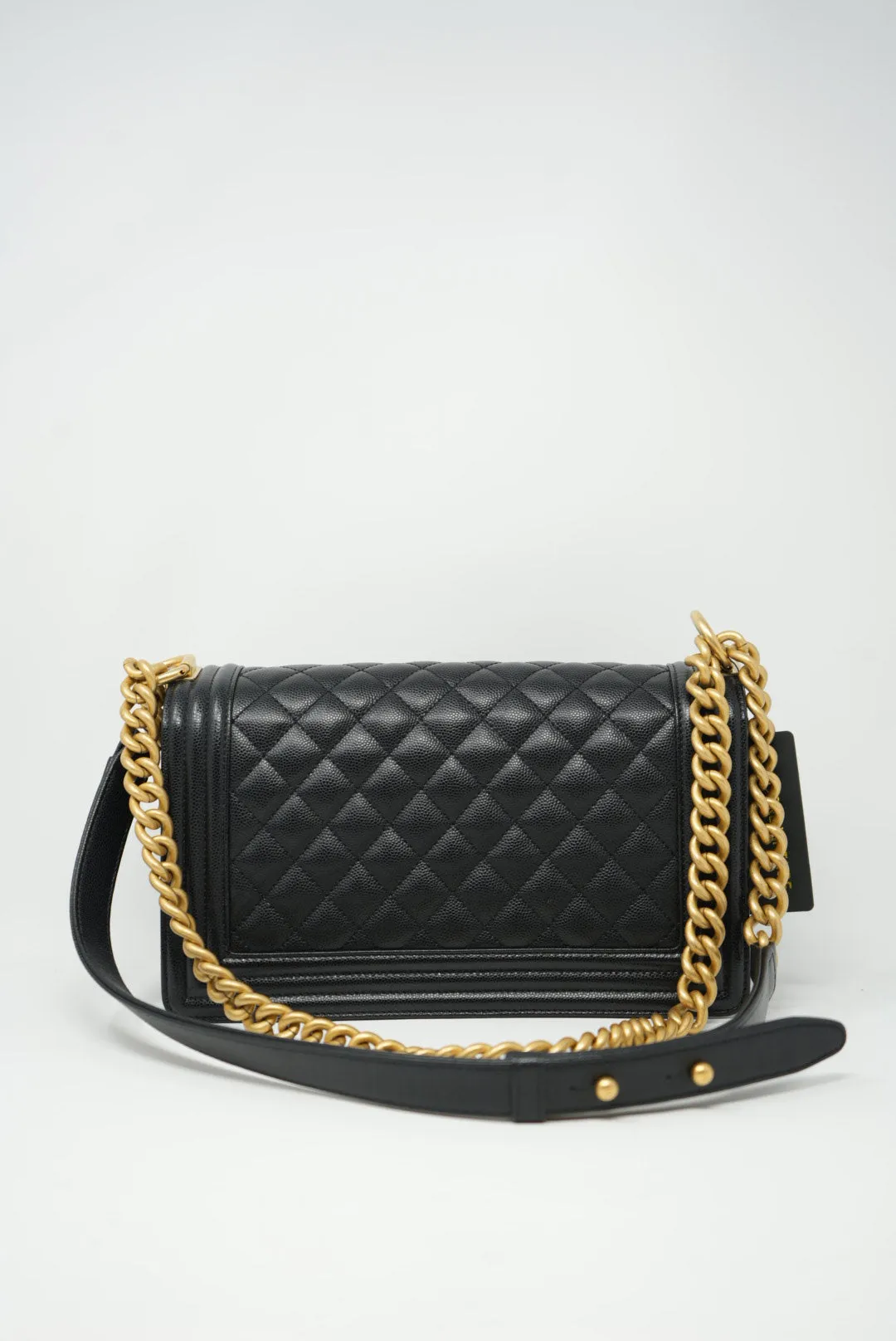 Pre-Owned CHANEL BOY HANDBAG MEDIUM CAVIAR Black