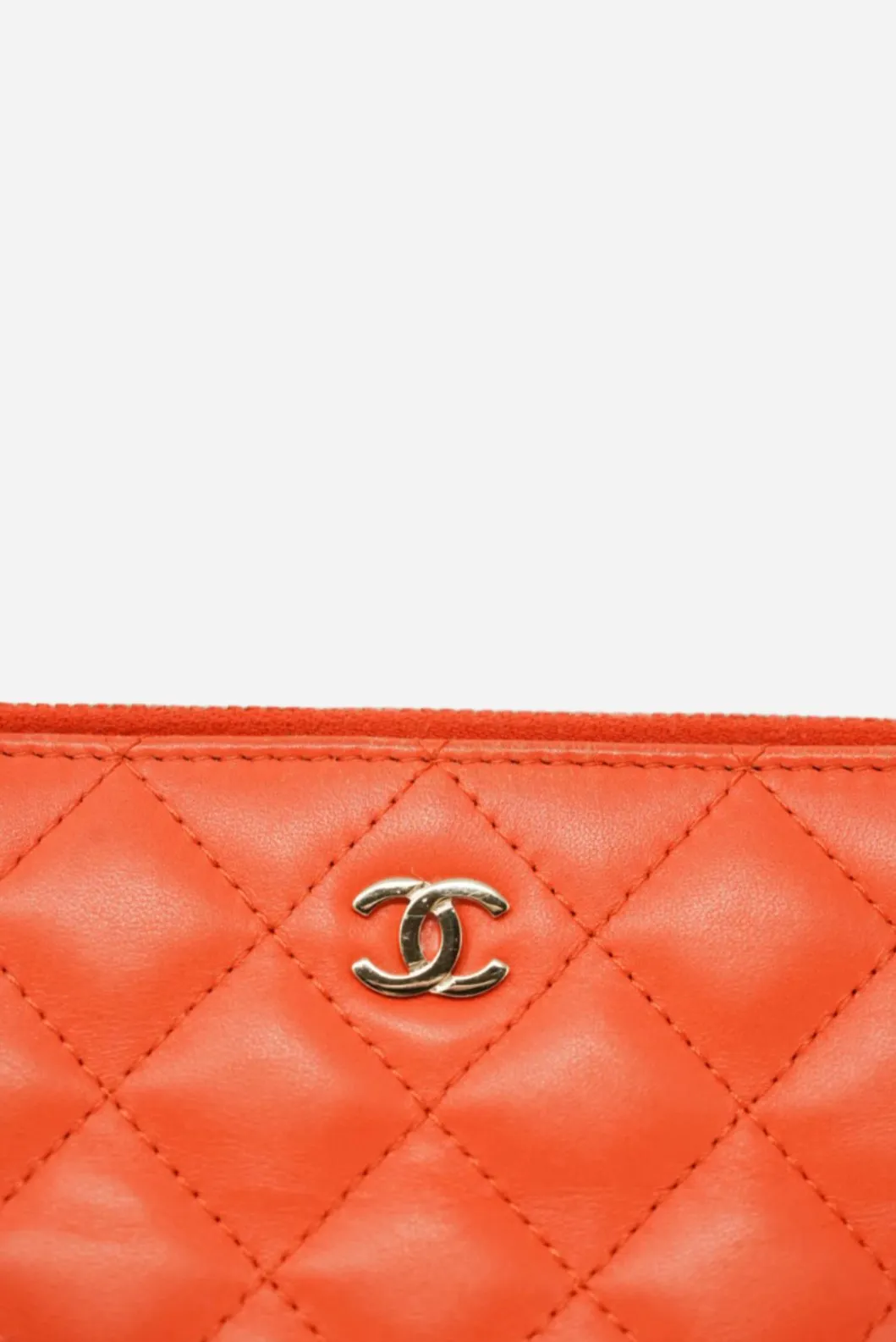 Pre-Owned Chanel double zip wallet on chain