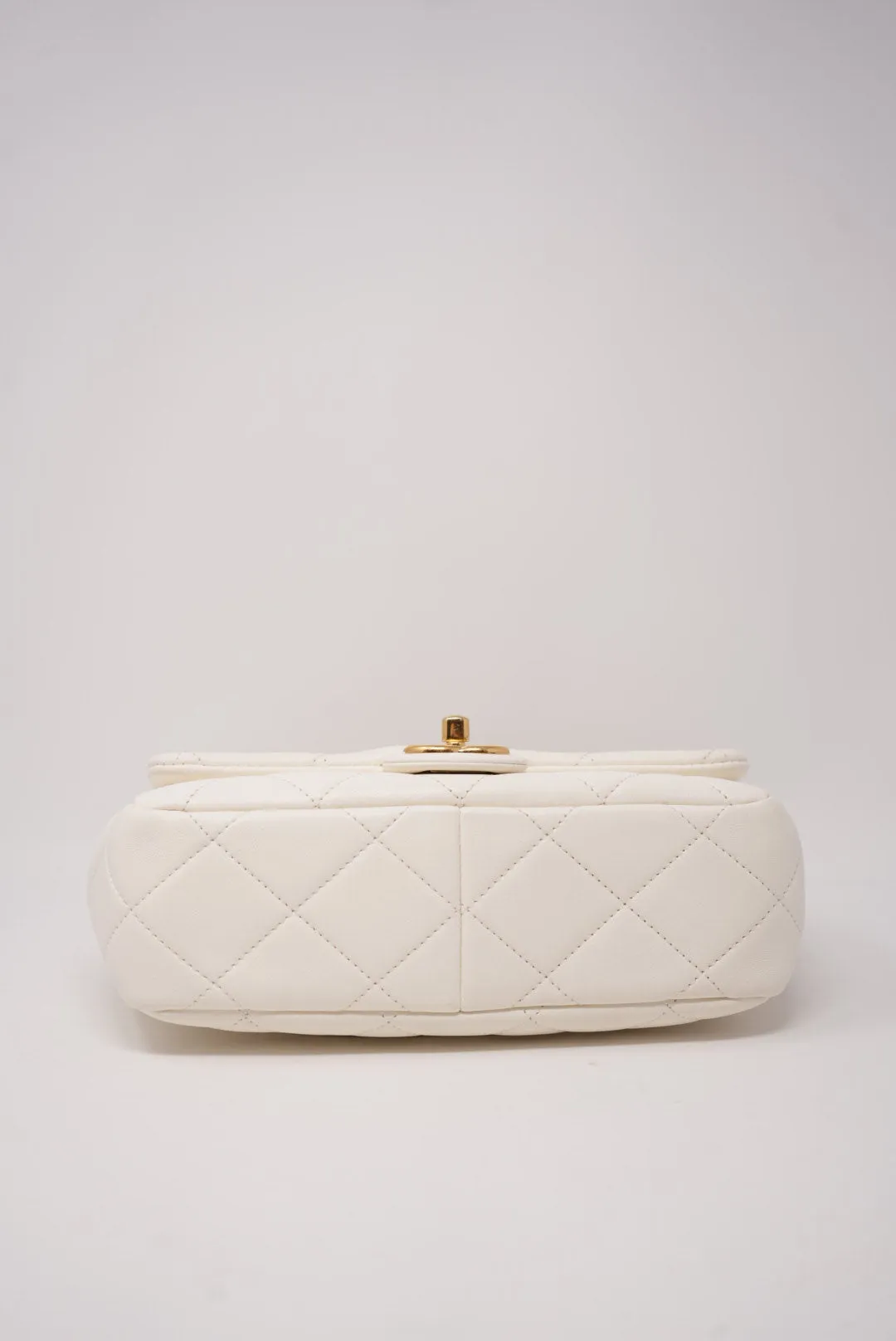 Pre-Owned Chanel SMALL FLAP BAG WITH TOP HANDLE White