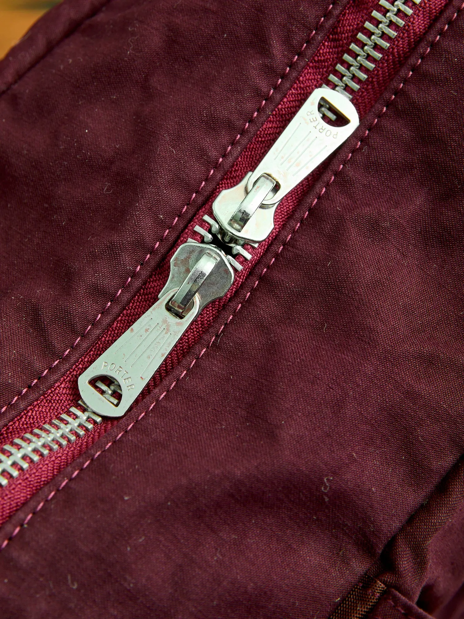 "Crag" 2-Way Boston Bag (S) in Burgundy